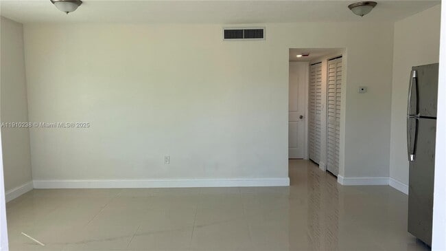 Foto del edificio - 465 NE 139th St