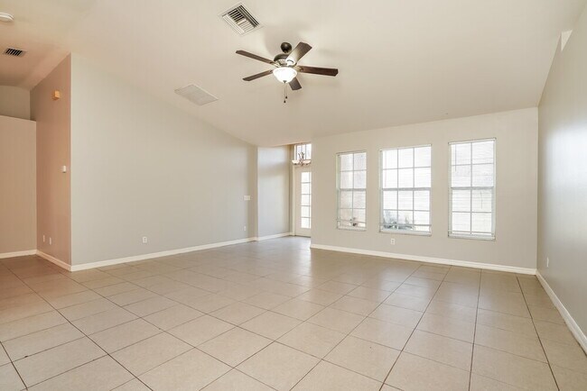 Foto del edificio - 8434 Bamboo Rd