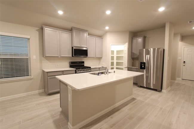 Building Photo - 906 Pismo Ln