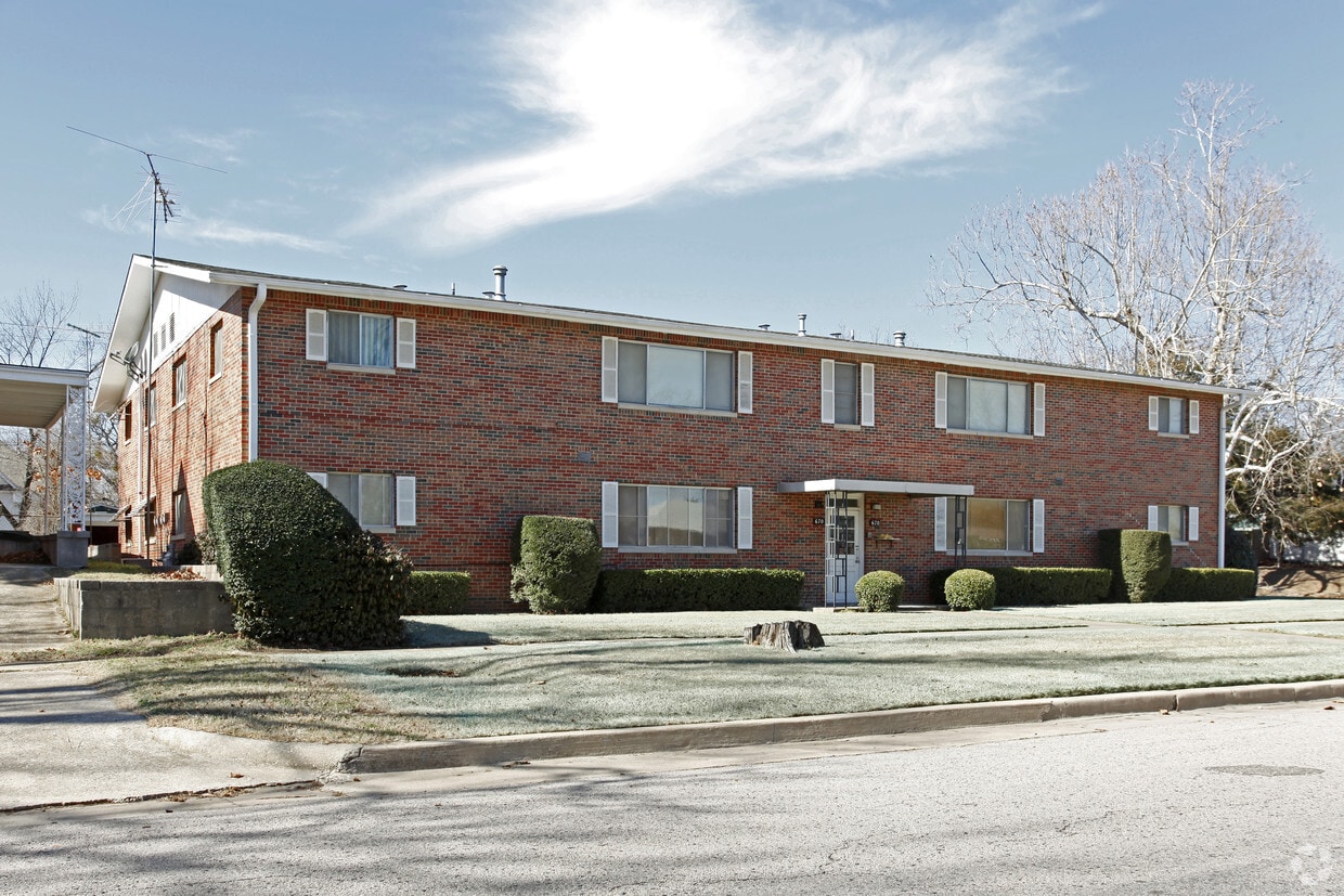 Primary Photo - 670 N Beard Ave