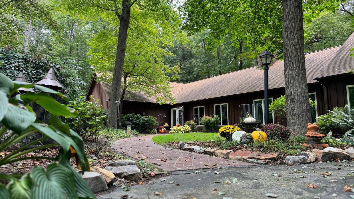 Foto principal - 9093 Spring Hill Ln