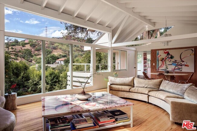 Foto del edificio - 2764 Outpost Dr