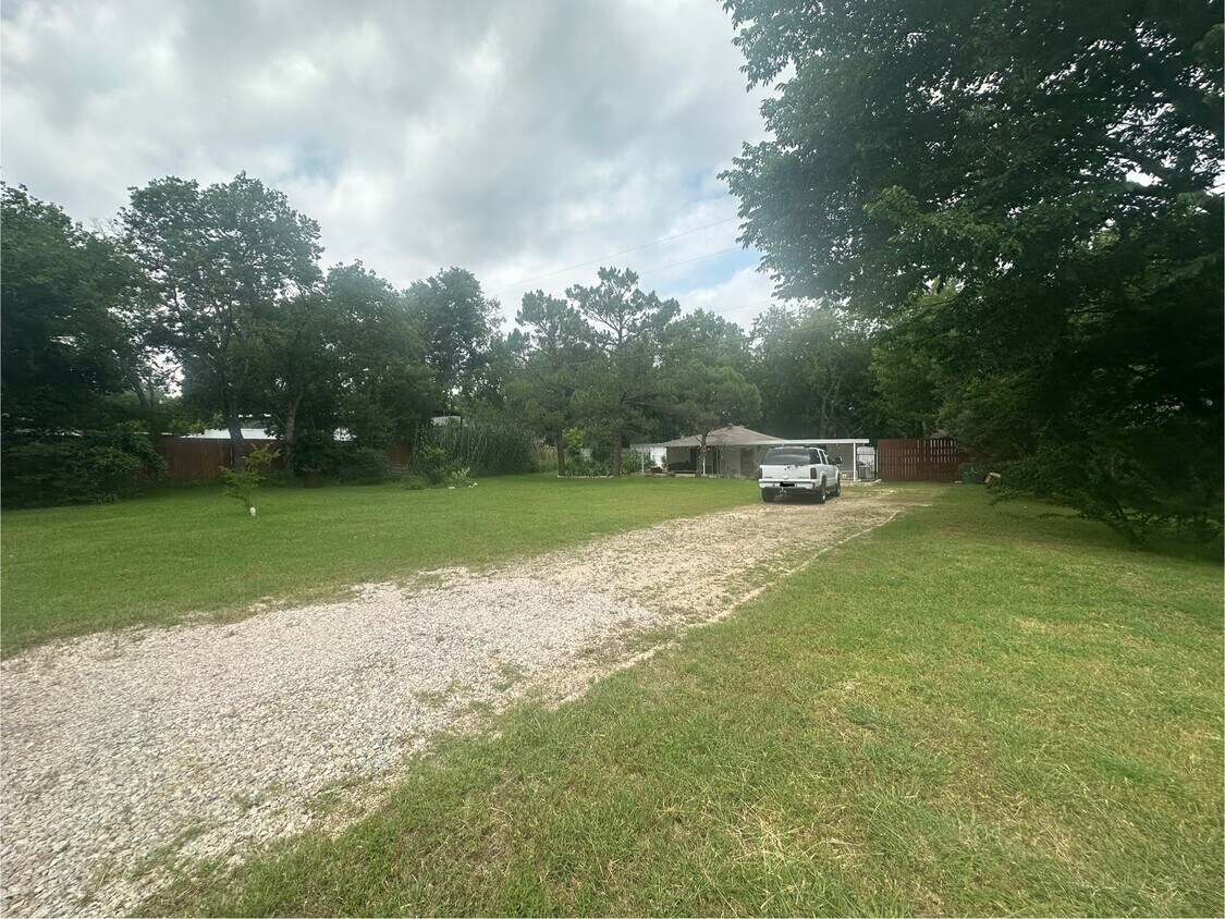 Foto principal - 721 Thompson Dr