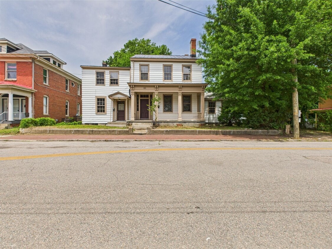 Primary Photo - 709 High St