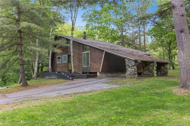 Building Photo - 306 Lake Lodge Dr