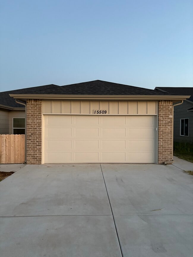 Building Photo - 15509 W Josephine St