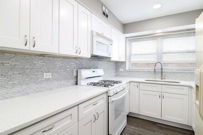 Foto del edificio - 6040 N Troy St