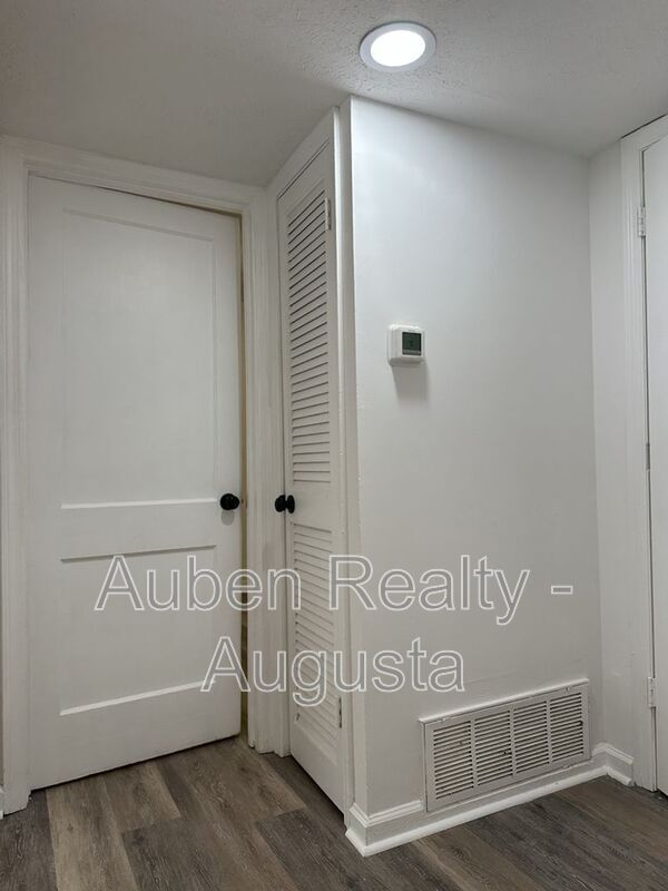 Foto del edificio - 461 Monetta St S E