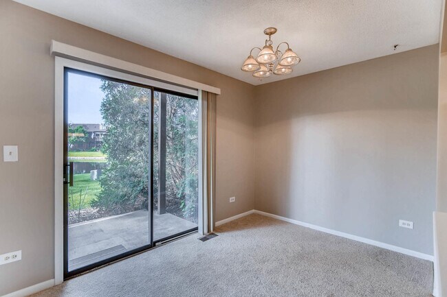 Foto del edificio - 907 Cross Creek Dr N