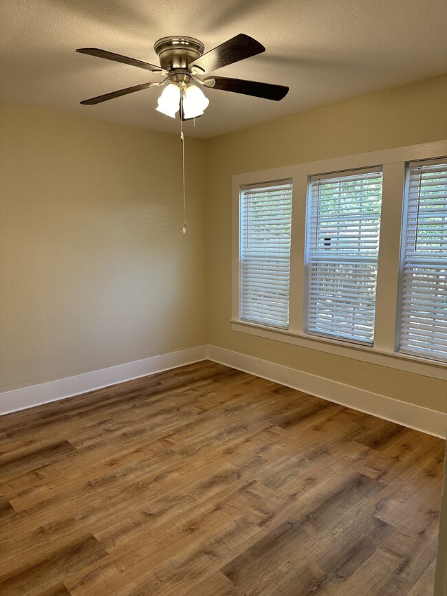 Middle Bedroom - 226 N West St