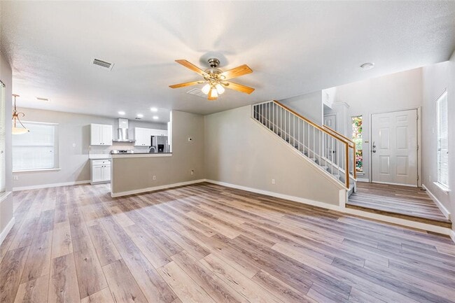 Building Photo - 1112 Doras Dr