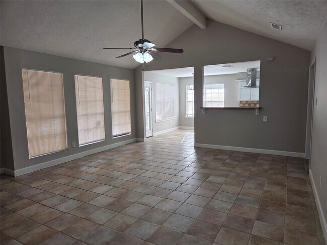 Foto del edificio - 14743 Charlmont Dr