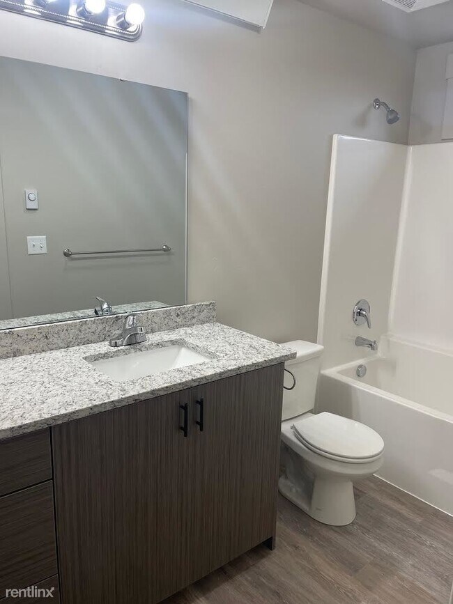 Foto del edificio - 3 br, 2 bath 4plex - 3562 East Gample Avenue