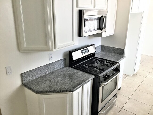 Foto del edificio - 9758 Natick Ave