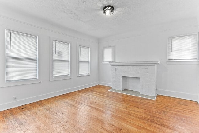 Building Photo - 15114 Quincy St