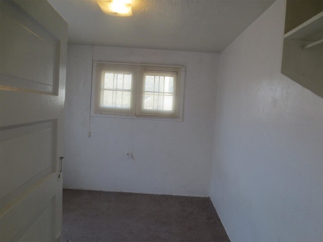 Building Photo - 610 E Fremont St