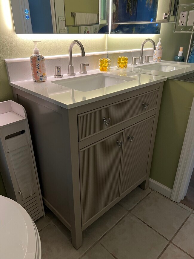 Foto del edificio - 6180 Sun Blvd