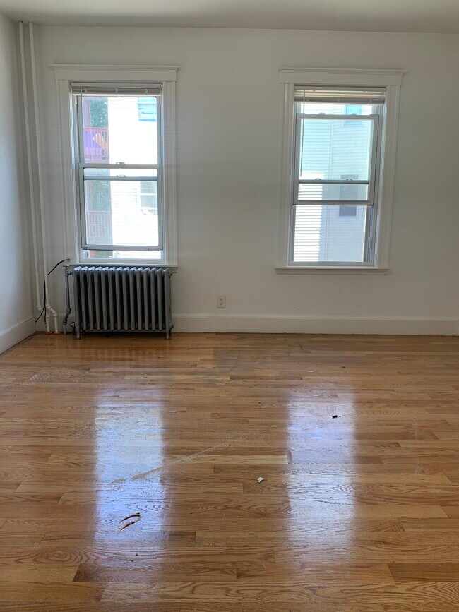 Building Photo - 62 Fayston St
