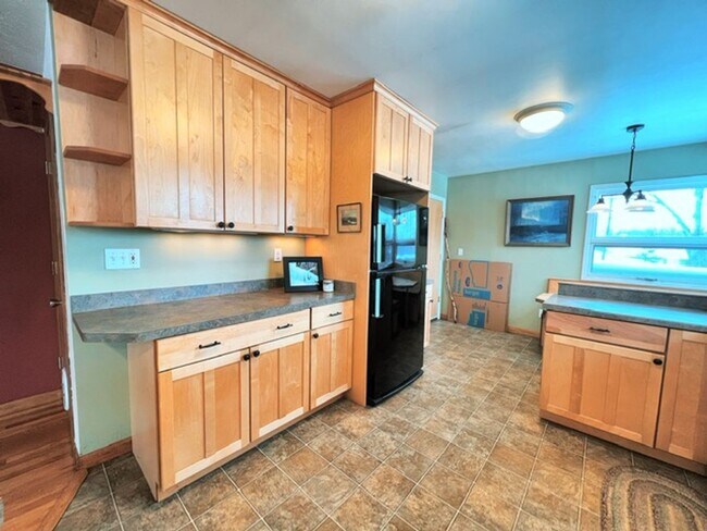 Foto del edificio - Spacious Midtown Two Bedroom with Utilitie...