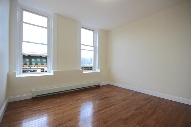 Building Photo - 1308 Broadway