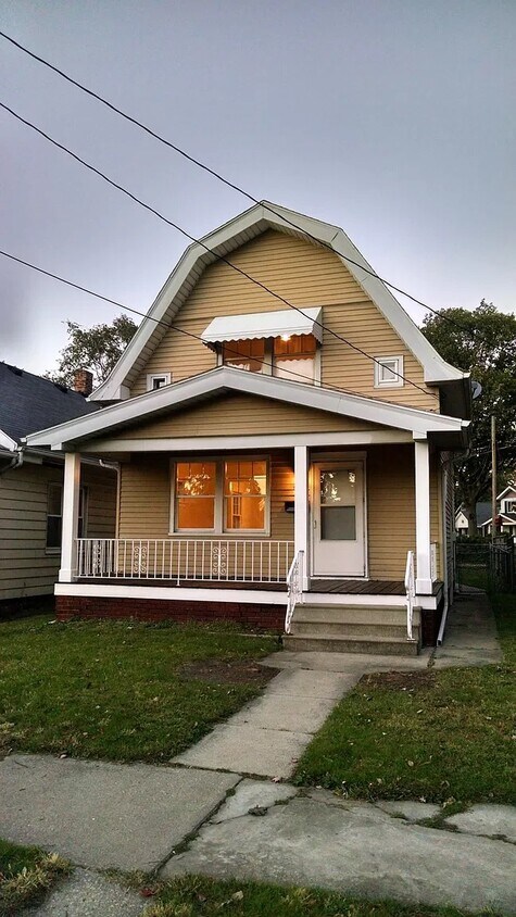 Foto principal - 621 Dearborn Ave