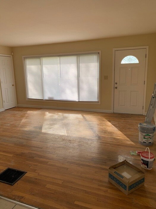 Building Photo - 2992 Moreland Dr - Call 380-800-5835 to jo...