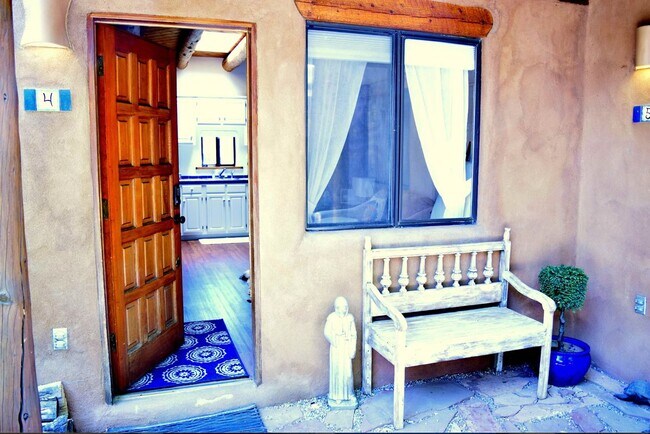 Foto del edificio - 226 Kit Carson Rd