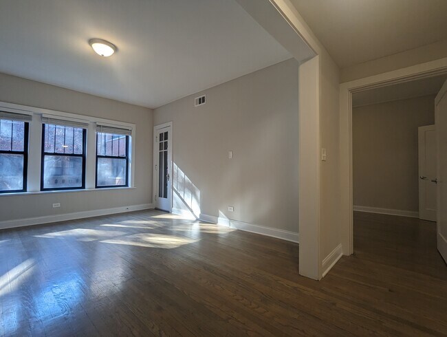 Foto del edificio - 2524 N Kedzie Blvd