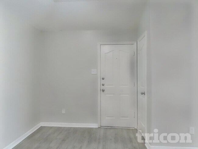 Foto del edificio - 24307 Hard Wood Dr