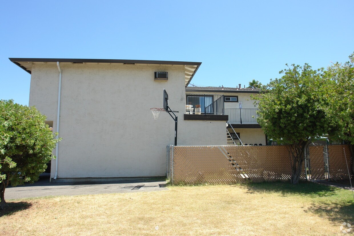 Building Photo - 1419 Kingman Ave