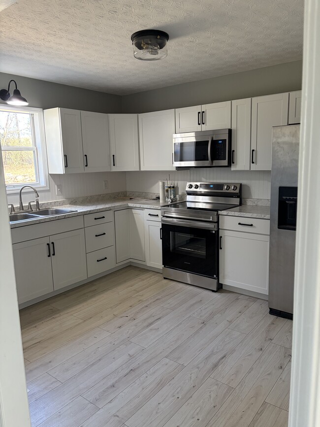 Building Photo - 41 Roberts Ln