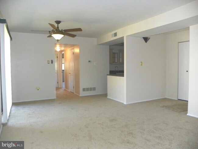 Building Photo - 356-B-3B000 Saybrook Ln