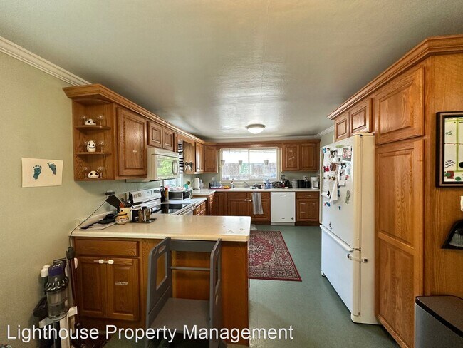 Building Photo - 4 br, 1.5 bath House - 346 N Marshall Ave