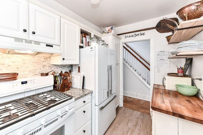 Photo - 2705 Russell Rd House