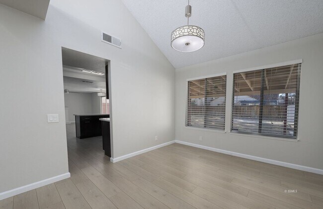 Building Photo - Please Contact Vaughn Realty to set up an ...