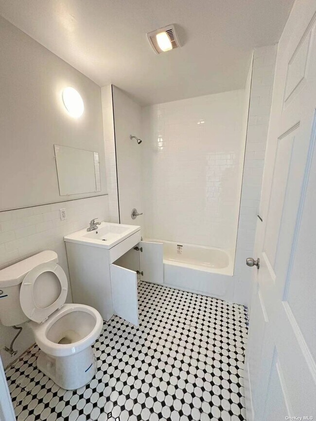 Foto del edificio - 106-25 50th Ave