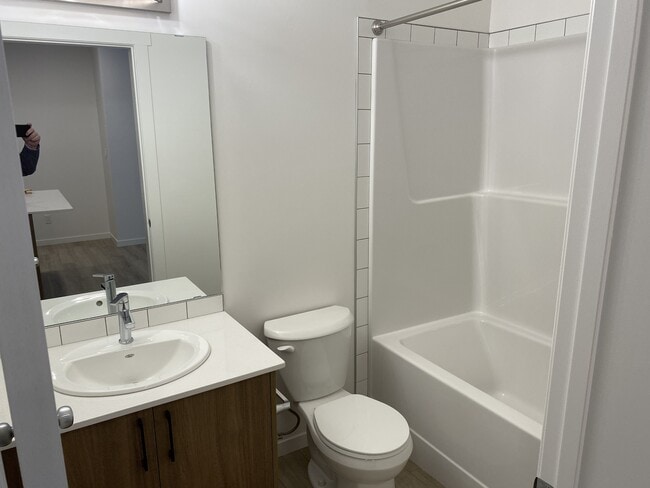 Building Photo - 9227-9228 228 St NW