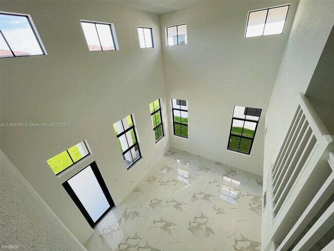 Building Photo - 5 br, 4 bath House - 1881 SW 145th Ave