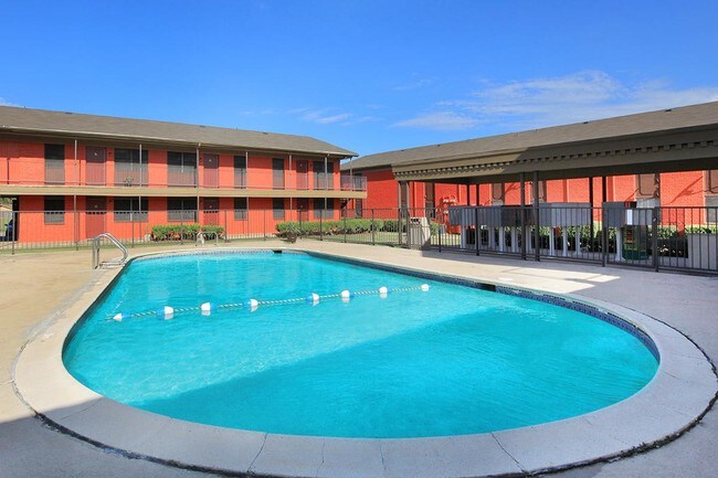 Shimmering Swimming Pool - Metro @ 1515