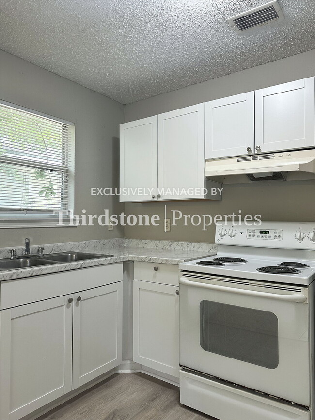 Foto del edificio - 2148 Baldwin St