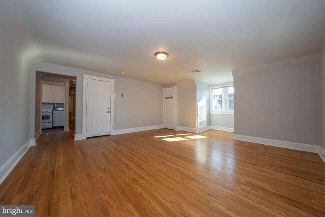 Building Photo - 211 Grayling Ave