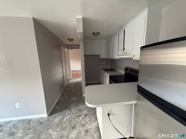 Foto del edificio - 1051 Old Colony Rd