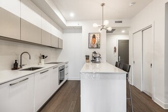 Building Photo - 628 Rue Saint-Jacques