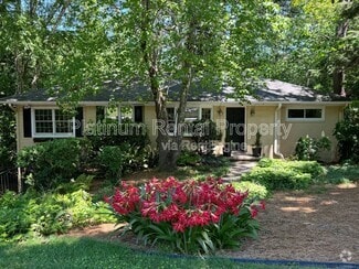 Building Photo - 383 Springdale Dr NE
