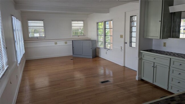 Foto del edificio - 3114 10th St W