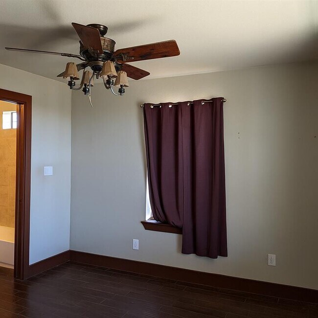 Foto del edificio - 143 Spring Hollow Trail