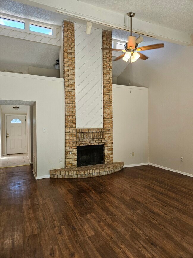 Photo - 1518 High Point Dr House