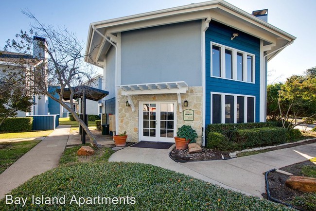 Building Photo - 6109 Bay Island Dr