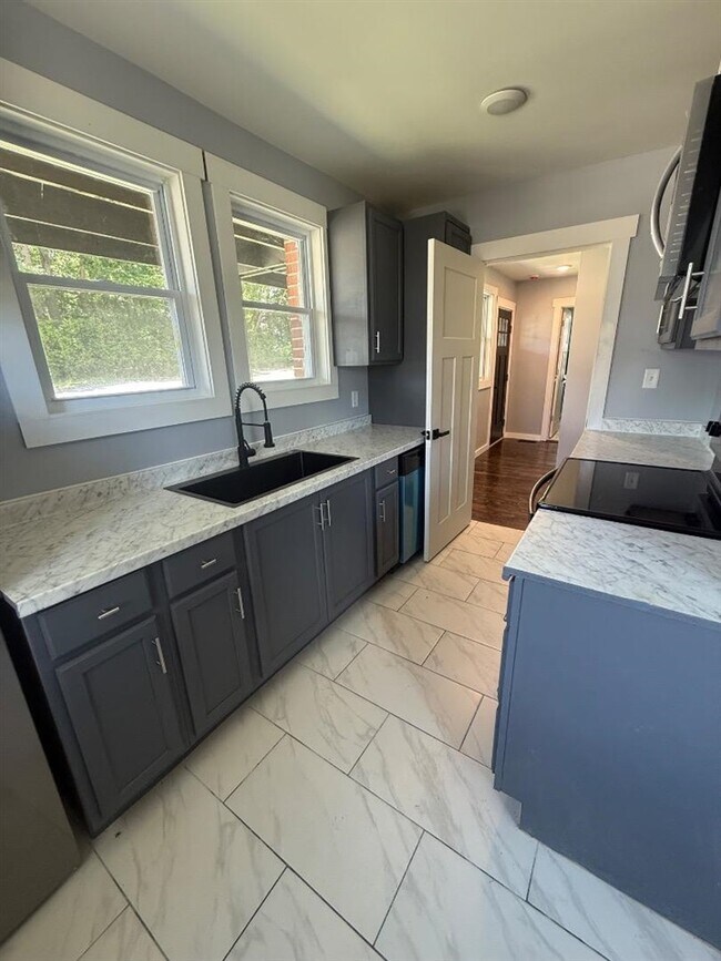 Foto del edificio - 709 Ridgecrest Way