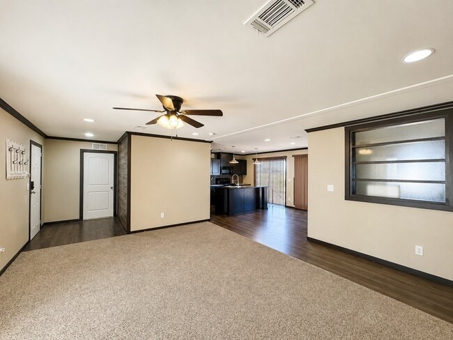 Building Photo - 290 Private Rd 322
